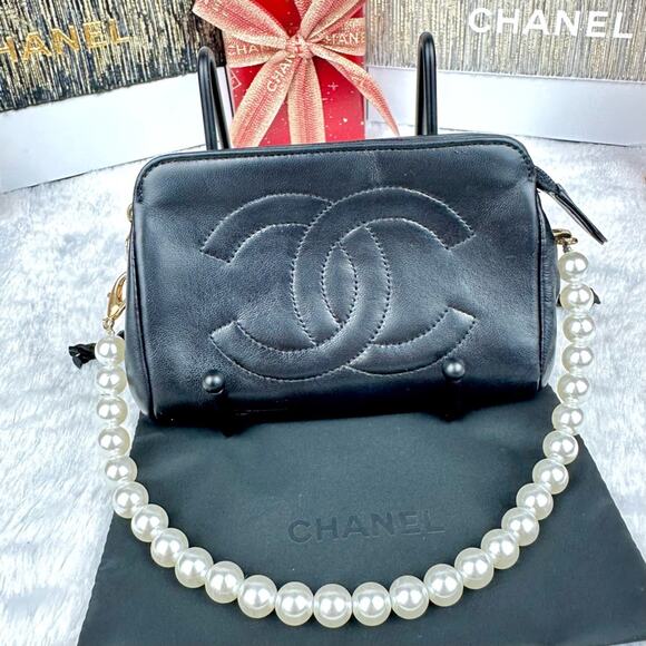 CHANEL Black leather mini pouch crossbody or bum bag - Picture 3 of 12